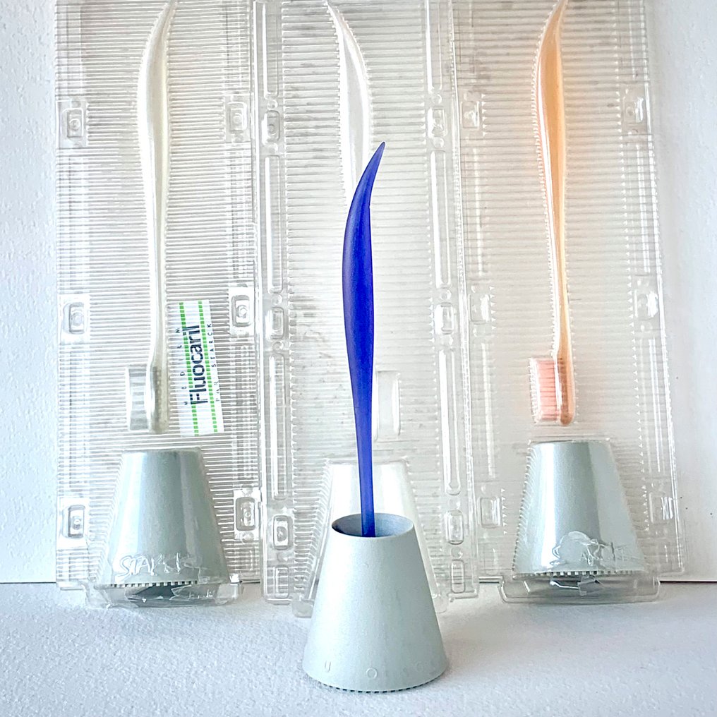fluocaril - Philippe Starck - Set di accessori cosmetici (3) - ABS - Spazzolino Edizione Limitata 1989 #1.0