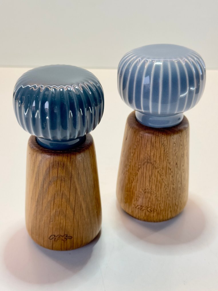 Kähler Design - Hans-Christian Bauer - Salt and pepper container set (2) - Hammershøi - Gilded oak wood, ceramics #1.0