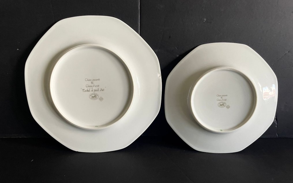 Hermès - Plat (2) - "Chiens courants & Chiens d’arrêt” - Porcelaine - 2 assiettes octogonales #2.1