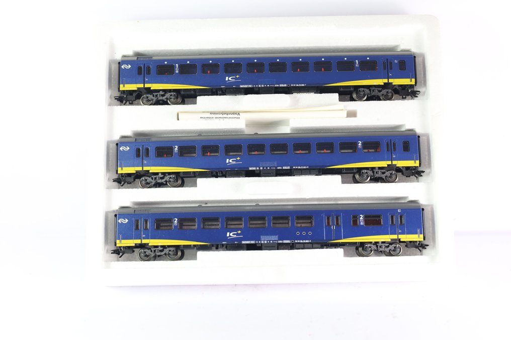 Märklin H0 - 42643 - Pienoisjunaradan matkustajavaunusetti (1) - 3-osainen veturihenkilövaunuyhdistelmä. - NS #2.1