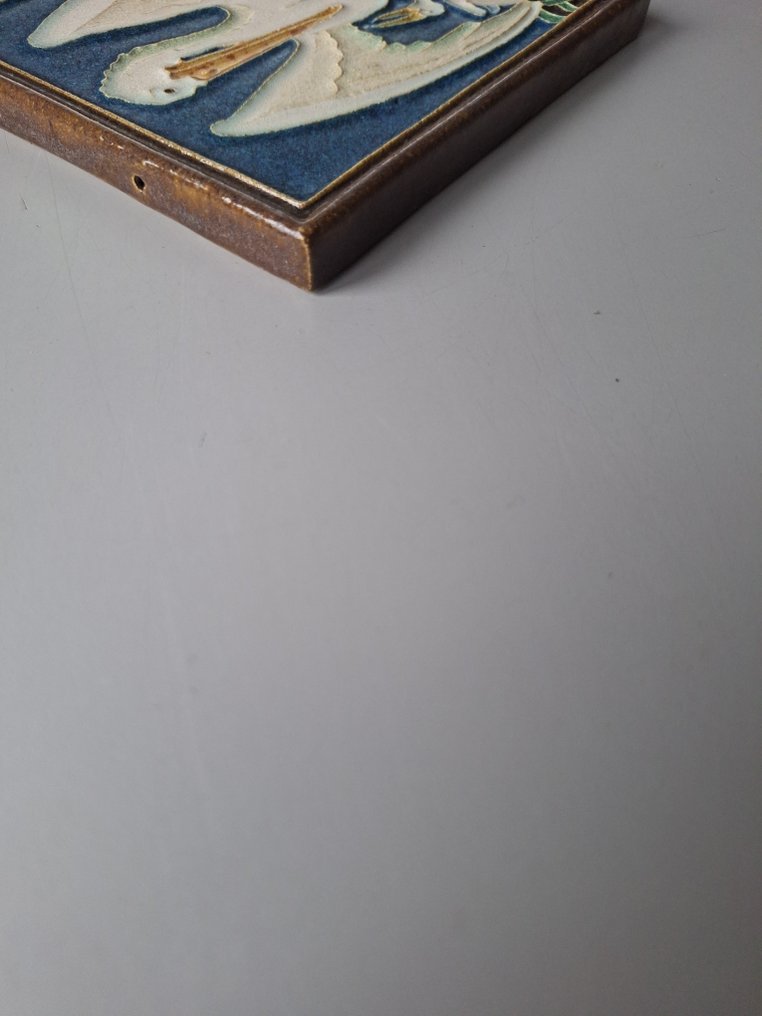  Piastrella - Piastrella cloisonne con un pellicano e i suoi pulcini. - Porceleyne Fles - 1930-1940  #4.3