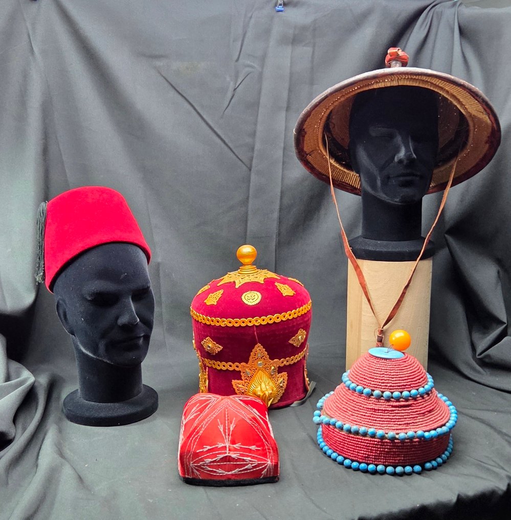 Cabinet of curiosities -Strange real world hat collection ( all sell without any stand )  - Diorama #2.1