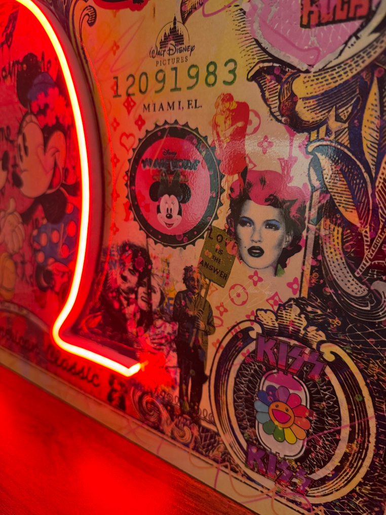 LEDMansion - LOVE IS ALL WE NEED V.1. | Led Wall Artwork #4.3