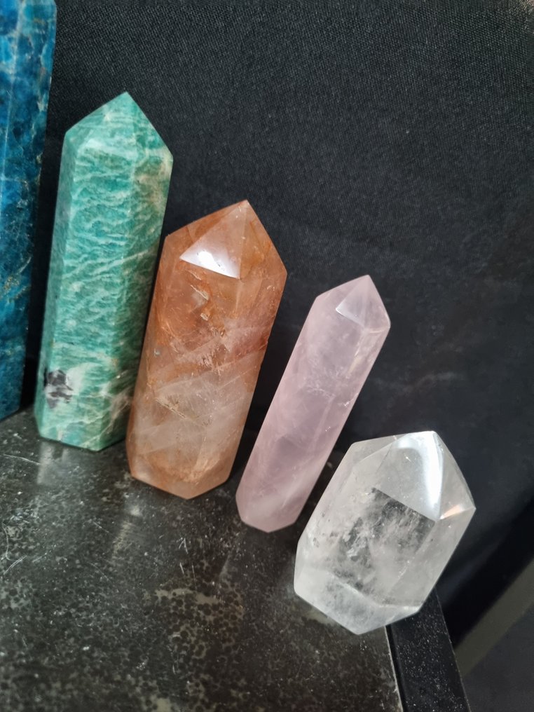 10 crystal points, made from different minerals, 12 to 5.7 cm in size. Crystal point- 1004 g - (10) #3.2