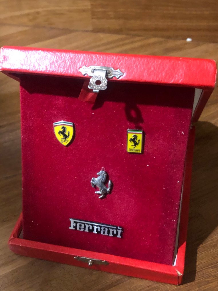 3 pin Ferrari - Ferrari - 2010 #1.0
