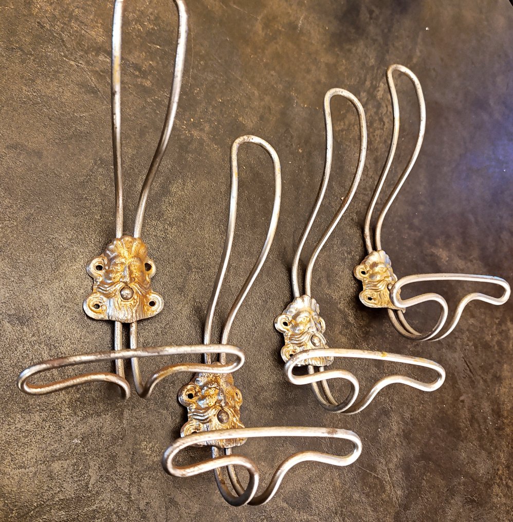 stile gotico revival, l'effige di Eolo - Sarja takkikoukkuja (4) - Messinki #1.0