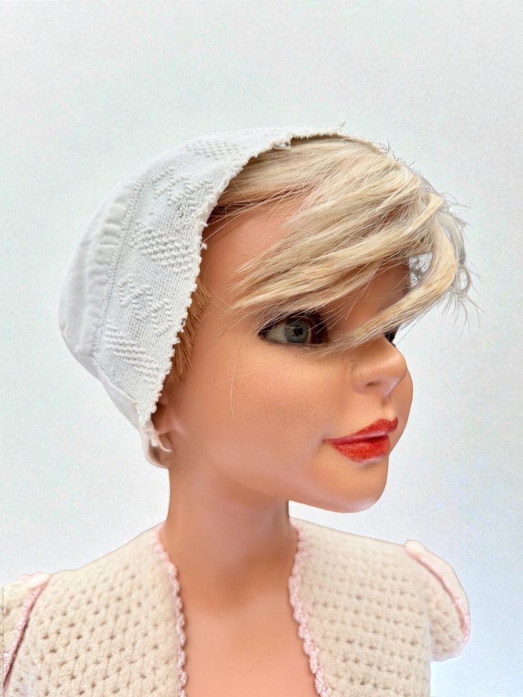 Mannequin - 1960s mannequin head - polyester #3.2