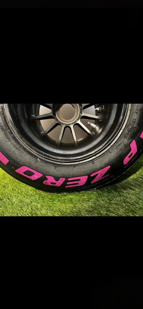 Tyre complete on wheel (1) - Pirelli - Roue complete f1 #1.0