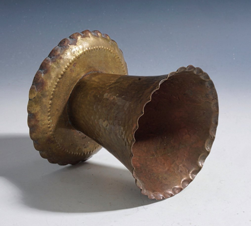 花瓶 - 德国Arts & Crafts风格的锤击黄铜喇叭花瓶,• 1940年代 • 有标记 - 黃銅 #4.3