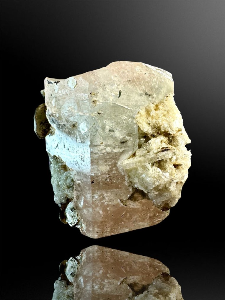 Berillo var. Acquamorganite Collezione di minerali - Altezza: 3.7 cm - Larghezza: 4.6 cm- 70 g - (1) #1.0