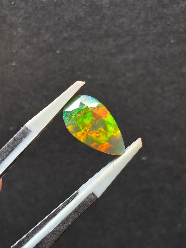 1.39克拉黑色欧泊 多面的 - 高度: 12 mm - 宽度: 6.6 mm- 0.28 g #1.0