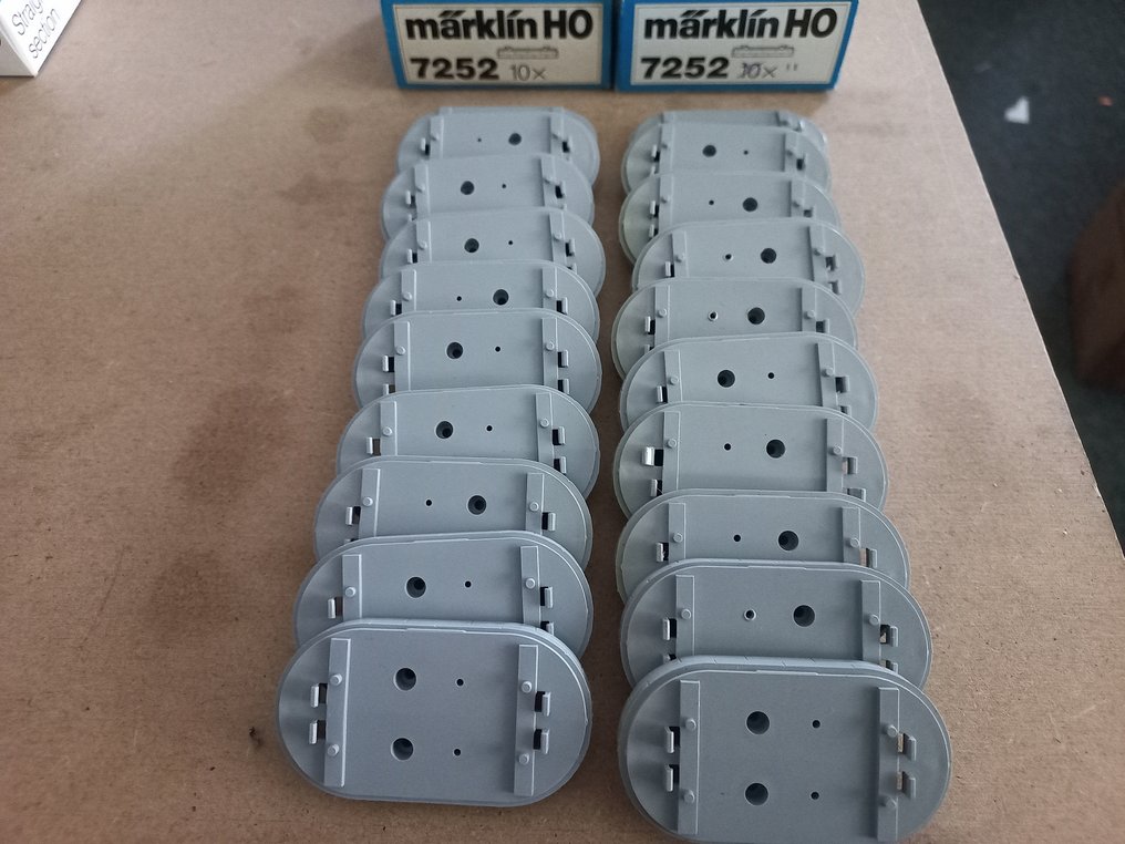 Märklin H0 - 7263 / 7267 / 7269 / 7268 / 7253 / 7252 / 7251 / 7262 - Model train bridge parts (53) - Bridge sections, pillars, backfill plates, and driveways 7263/7267/7269/7268/7253/7252/7251/7262 #3.2