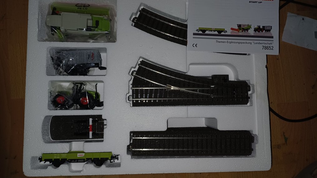 Märklin H0 - 78652 - Model train rail set (1) - Extension set with C track, wagon, harvesting machine load, tractor, and trailer. #2.1