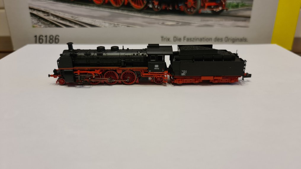 Trix, Minitrix N - 16186 - Zestaw pociągów (1) - BR18 612 z Rookgenerator, Full-Sound - DB #4.3