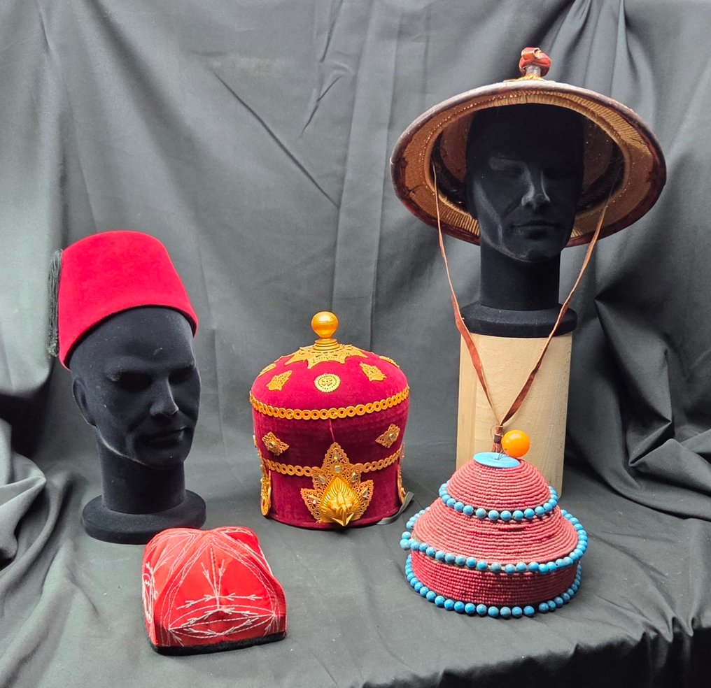 Cabinet of curiosities -Strange real world hat collection ( all sell without any stand )  - Diorama #3.2