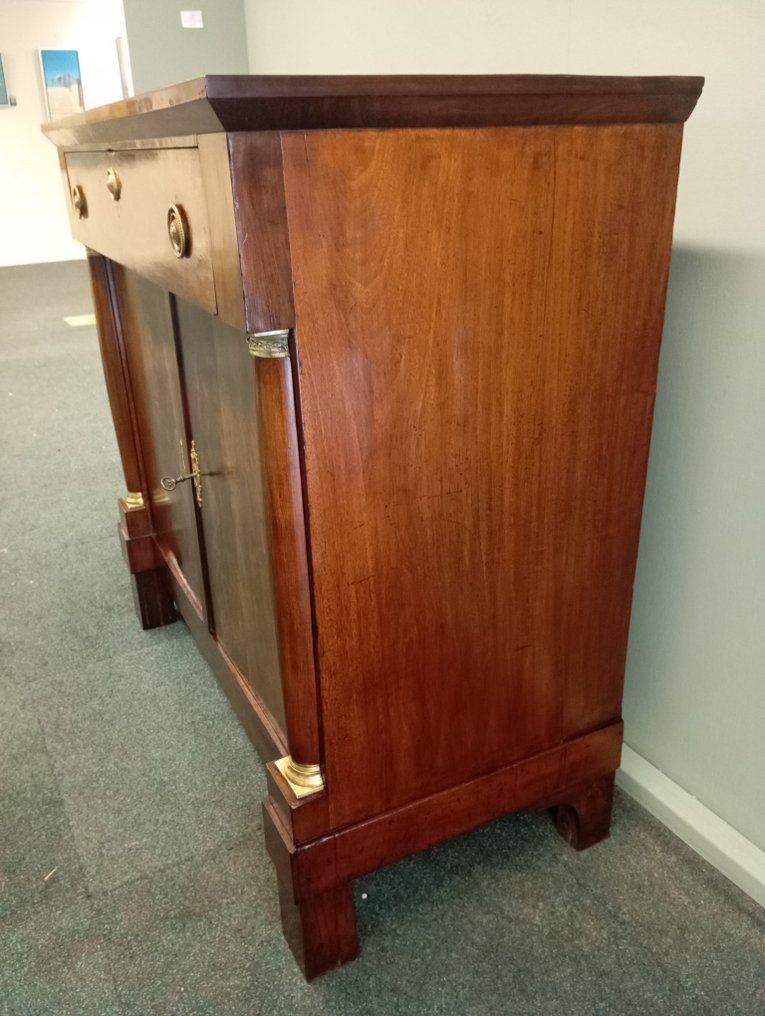 餐具橱 - 红木 #1.0