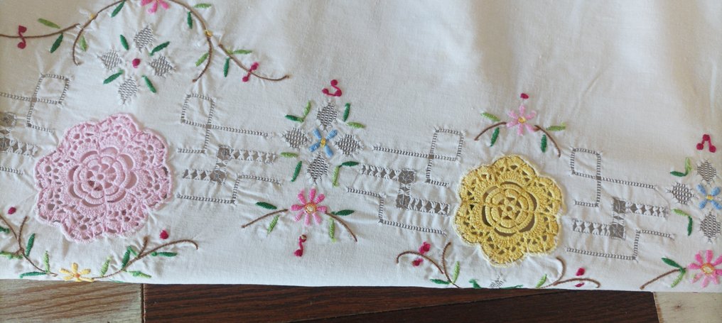 令人惊艳的巨大毛巾，配有美丽的蕾丝花卉和手工刺绣。 - 桌布 (13)  - 295 cm - 177 cm #3.2