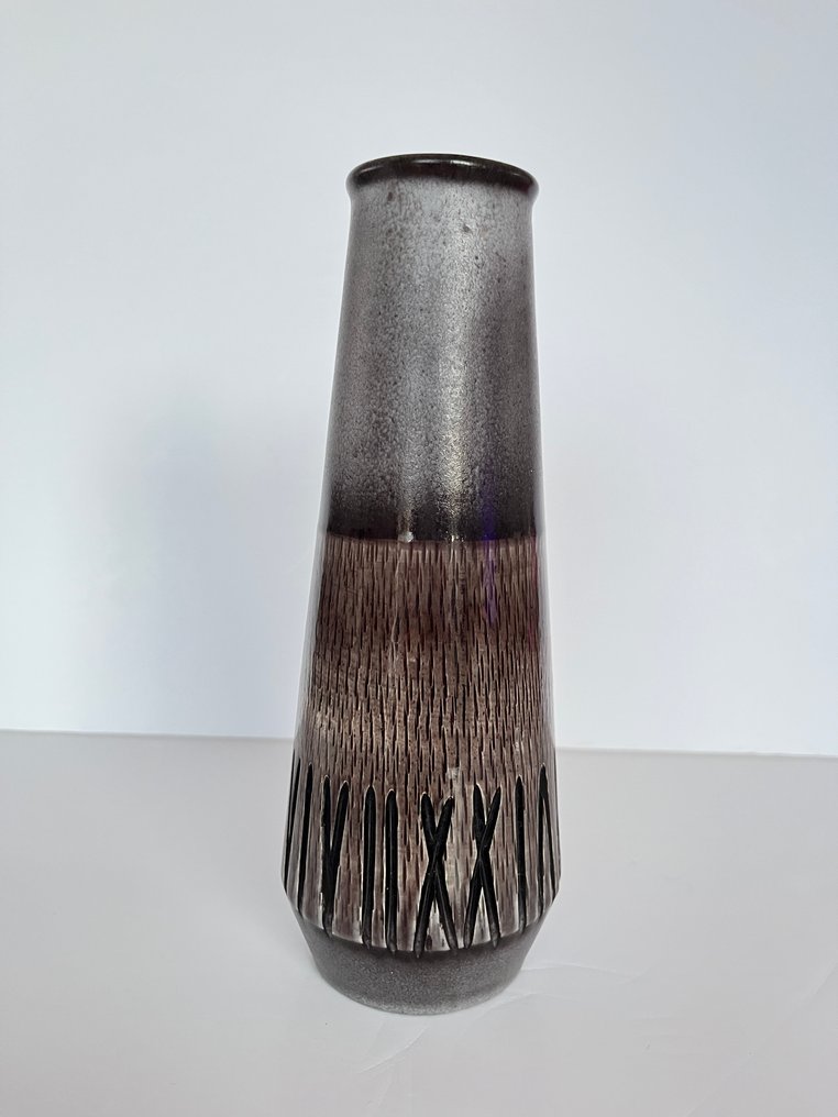 Upsala Ekeby - Ingrid Atterberg, (1920-2008) - Pitcher - Vase model '1034-188' engraved under the seat. - Ceramic, Enamel #3.2