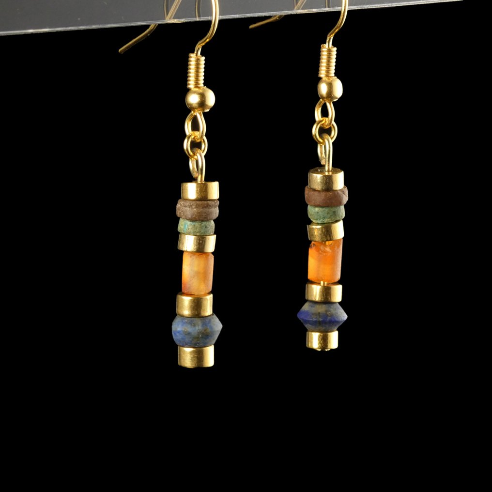 Altes Ägypten, Spätzeit Ohrringe mit Fayence-, Lapislazuli- und Carneolperlen. #1.0