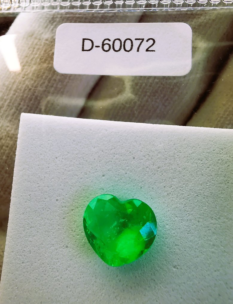 No reserve price - 1 pcs Green Emerald - 2.38 ct - Instituto Gemólogico Español (IGE) #3.2