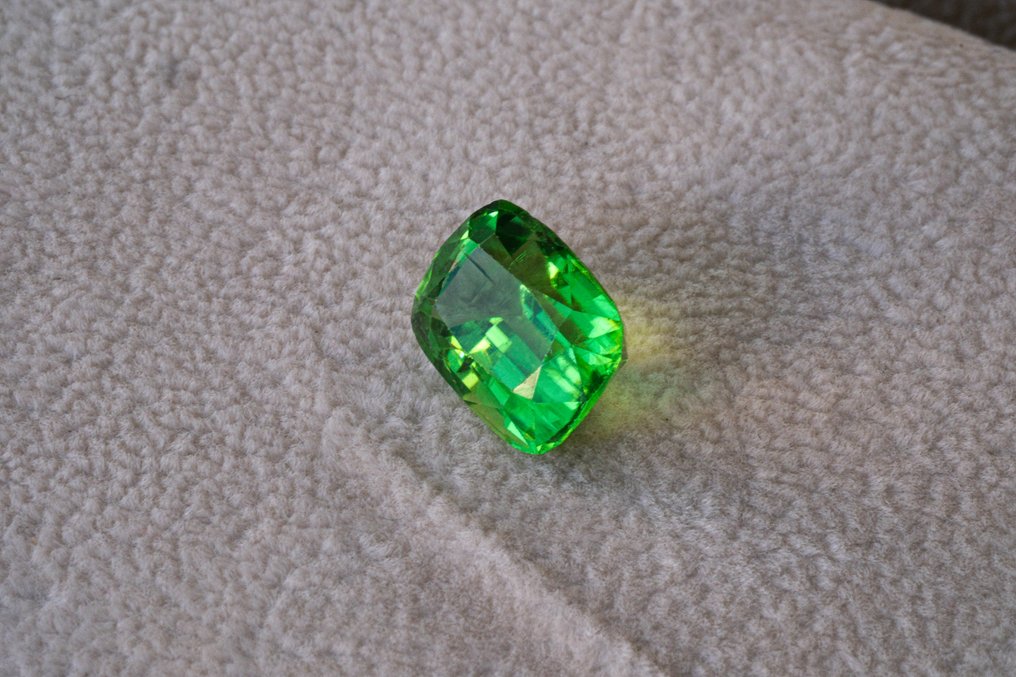 No reserve price - 1 pcs Green Peridot - 5.74 ct - International Gemological Institute (IGI) - Natural peridot #1.0