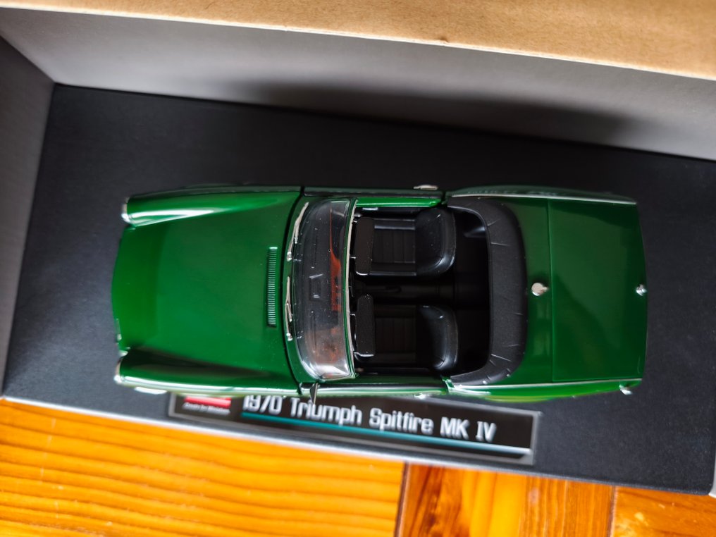 Sunstar 1:18 - Model car - Triumph Spitfire MK IV #3.2