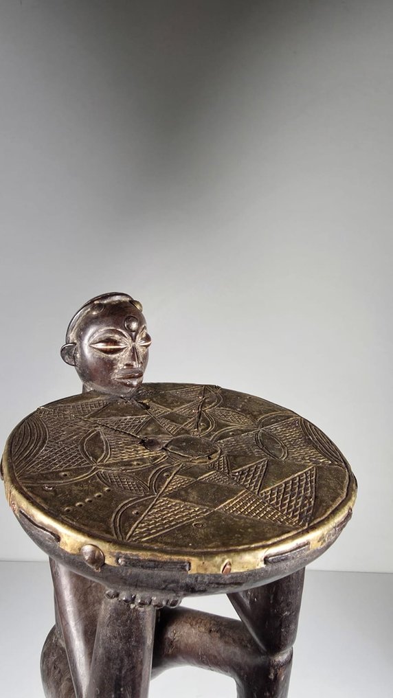 Fa és sárgaréz tabouret. - Tchokwe - Angola #3.2