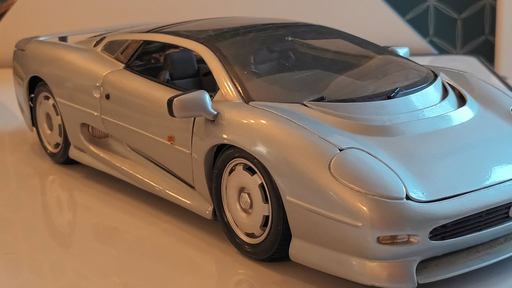 Maisto 1:12 - Modellino di auto - Jaguar XJ220 #3.2