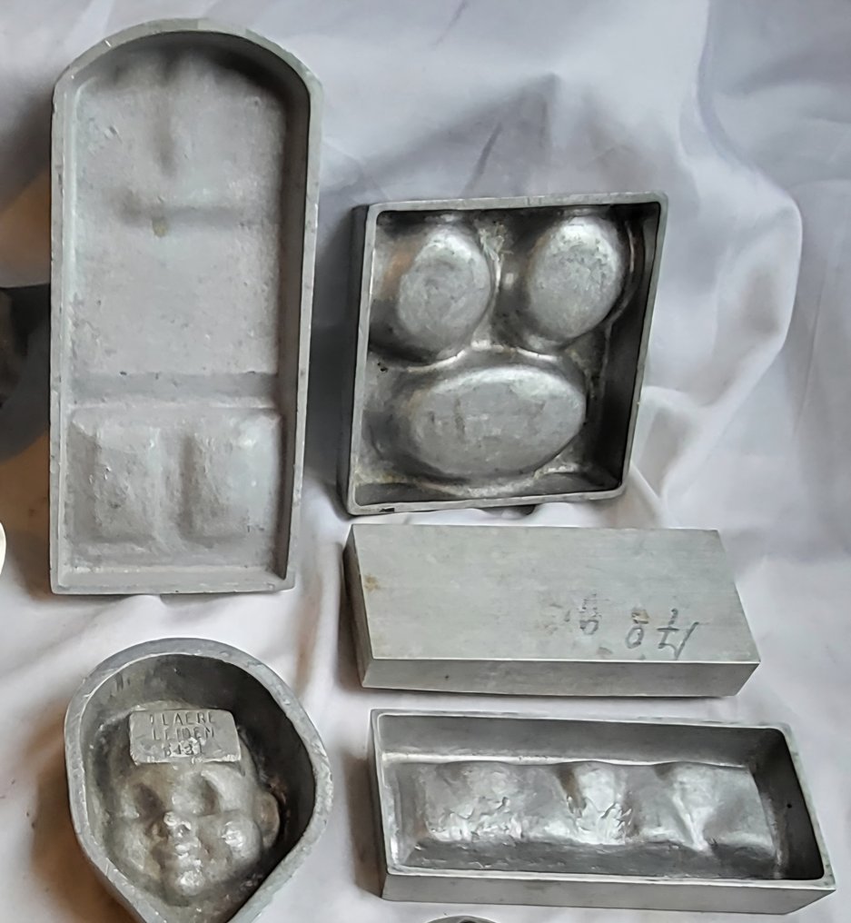 Verschillende chocoladevormen en marsepeinvormen, werkgereedschap gebruikt door - 工作工具  #2.1