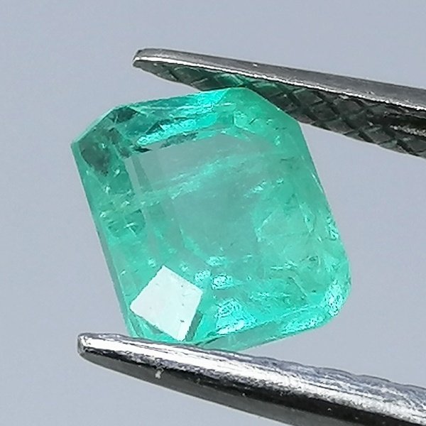 1 pcs Grøn Smaragd - 0.87 ct - Instituto Gemólogico Español (IGE) - Colombia #4.3
