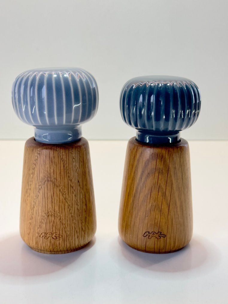 Kähler Design - Hans-Christian Bauer - Salt and pepper container set (2) - Hammershøi - Gilded oak wood, ceramics #1.0