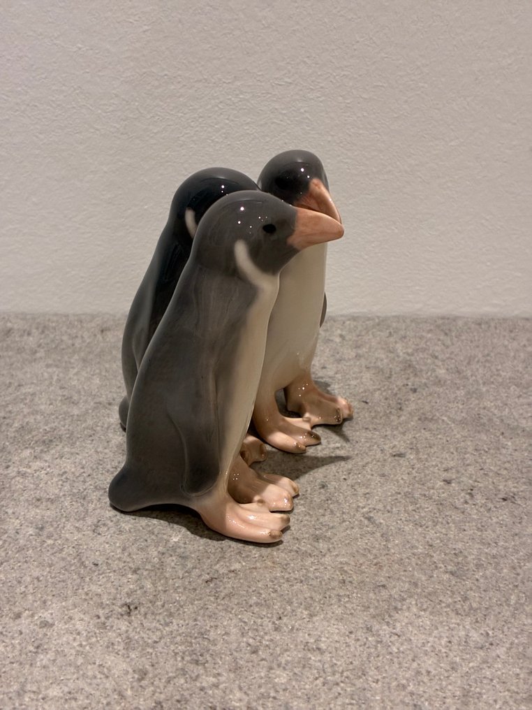 Royal Copenhagen - Statuetta, 3 penguins - 10 cm - Porcellana #4.3