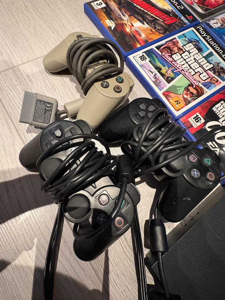 Sony - PlayStation One (Slim) and PlayStation 2 - PlayStation consoles and games package - 视频游戏机+游戏 #2.1