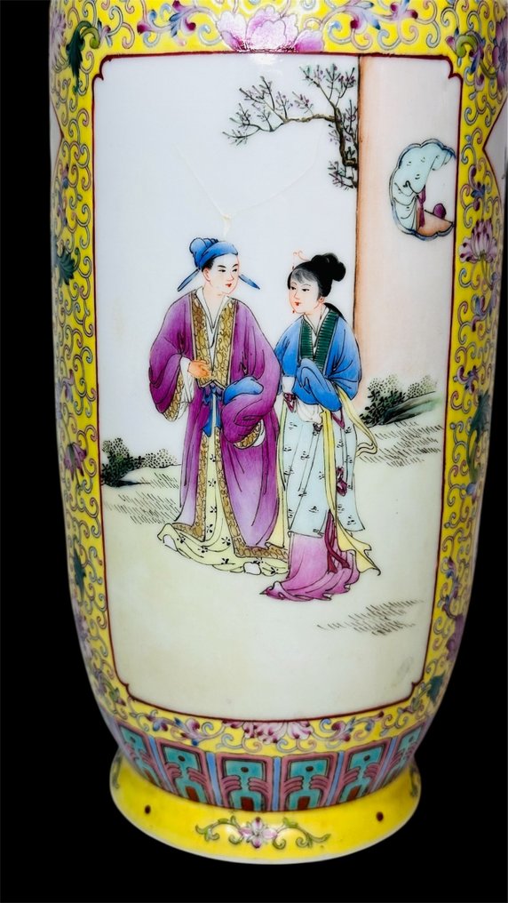 Vaso a forma di rotolo in porcellana - Cina - XX secolo #2.1