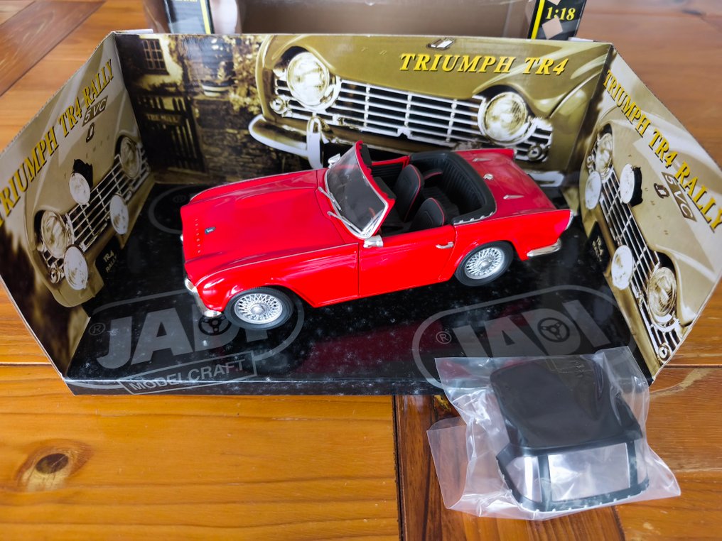 Jadi 1:18 - Modelbil - Triumph TR4 #1.0