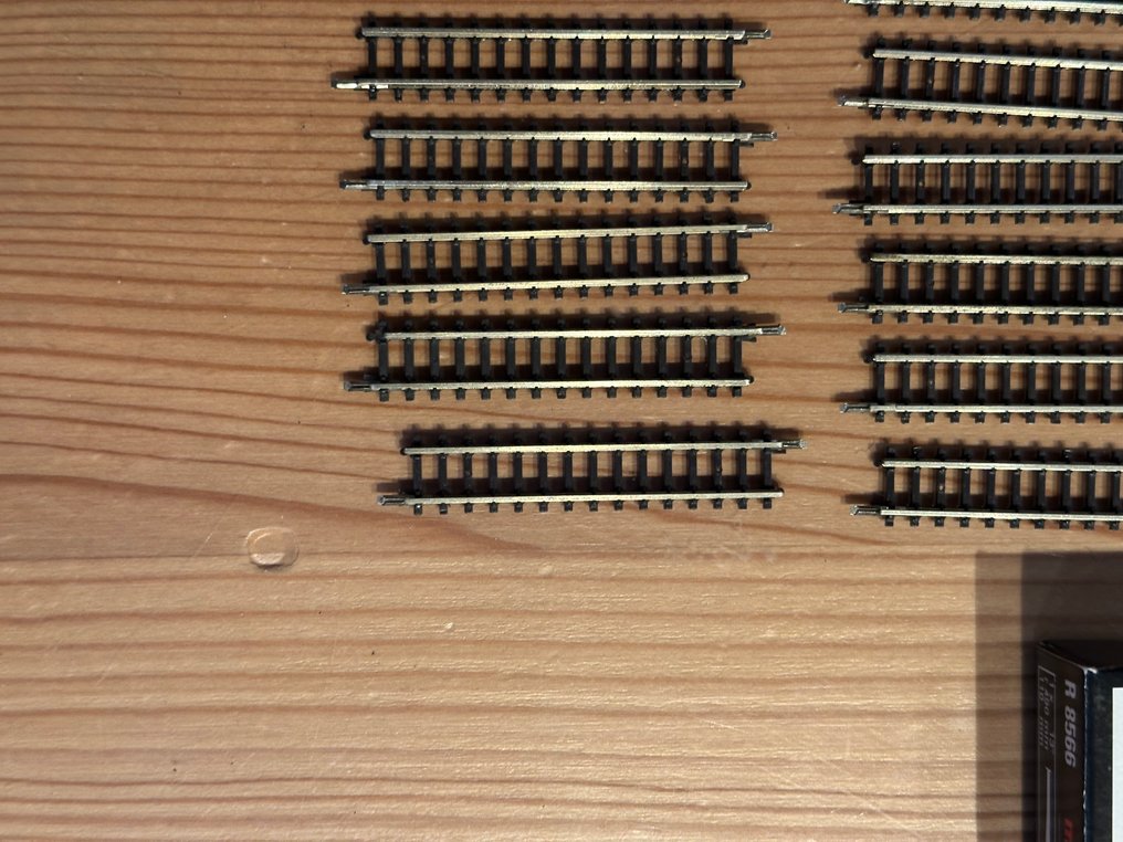 Märklin Z - 8503, 8504, 8565, 8566 - Model train tracks (38) - Märklin Z straight rails and manual switches. #2.1