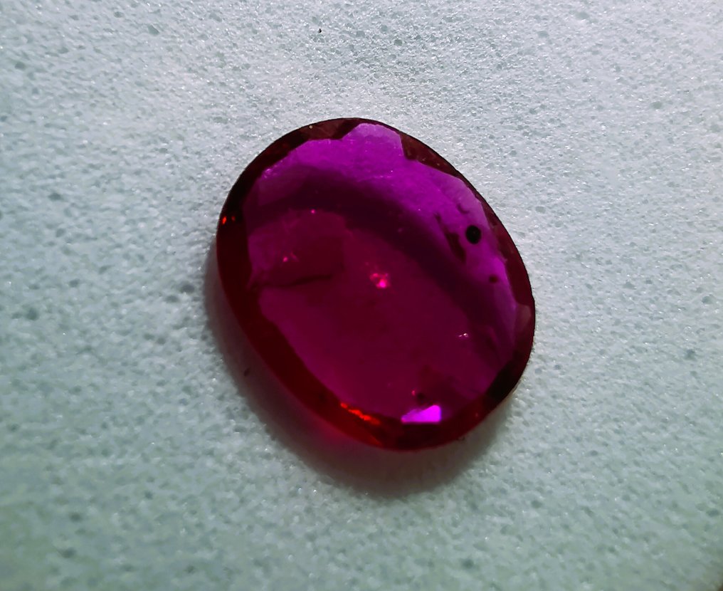 No reserve price - 1 pcs  Red Ruby  - 0.85 ct - Instituto Gemólogico Español (IGE) - RUBÍ/SIAM #2.1