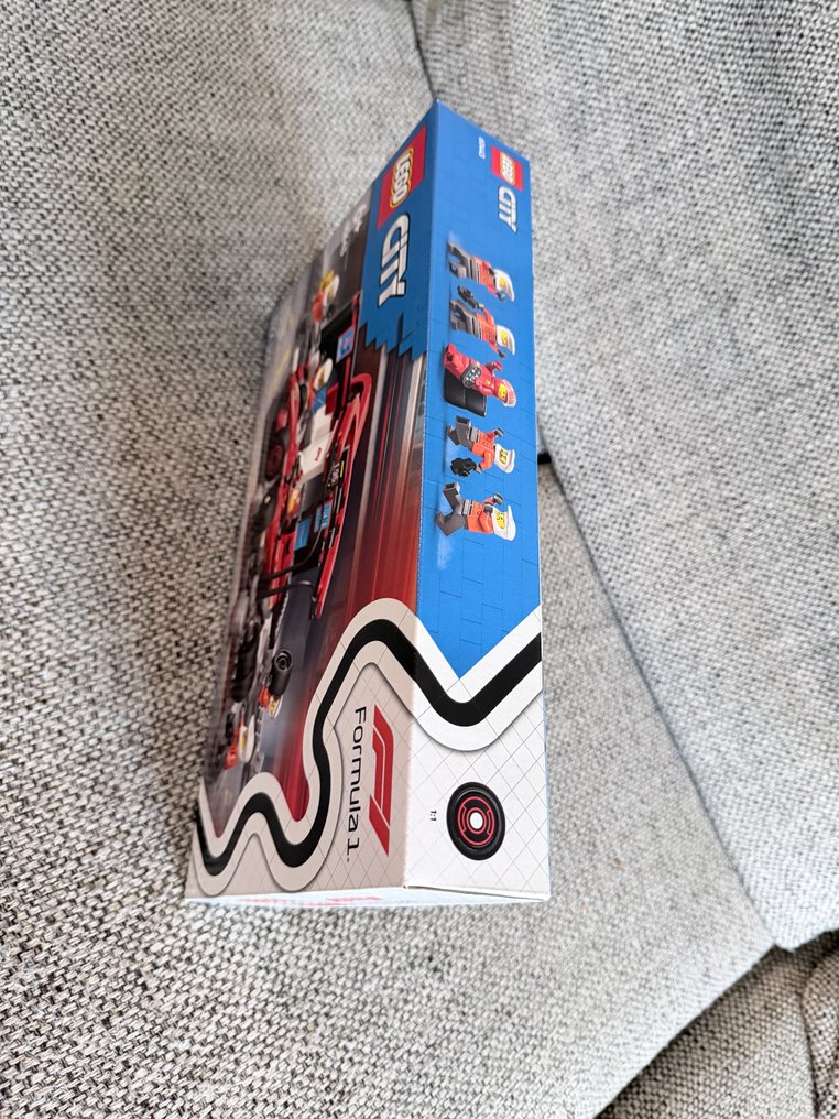 Lego Set - 60443 - Stadt - Formula 1 F1 Pit Stop & Pit Crew with Ferrari Car #1.0