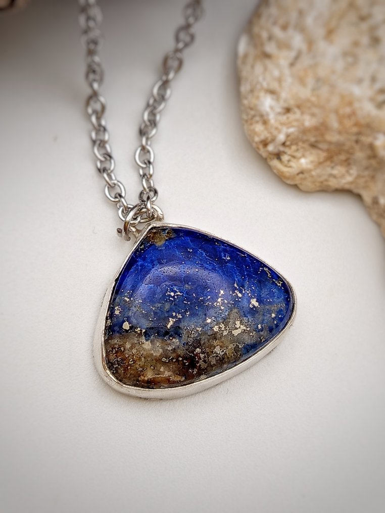 “无限”手工925纯银珠宝，配以顶级阿富汗石，独一无二。 - 高度: 20 mm - 宽度: 22 mm- 8.9 g - (1) #1.0