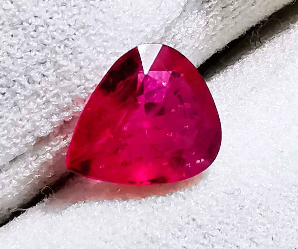 No reserve price - 1 pcs  Red Ruby  - 2.33 ct - Instituto Gemólogico Español (IGE) #2.1