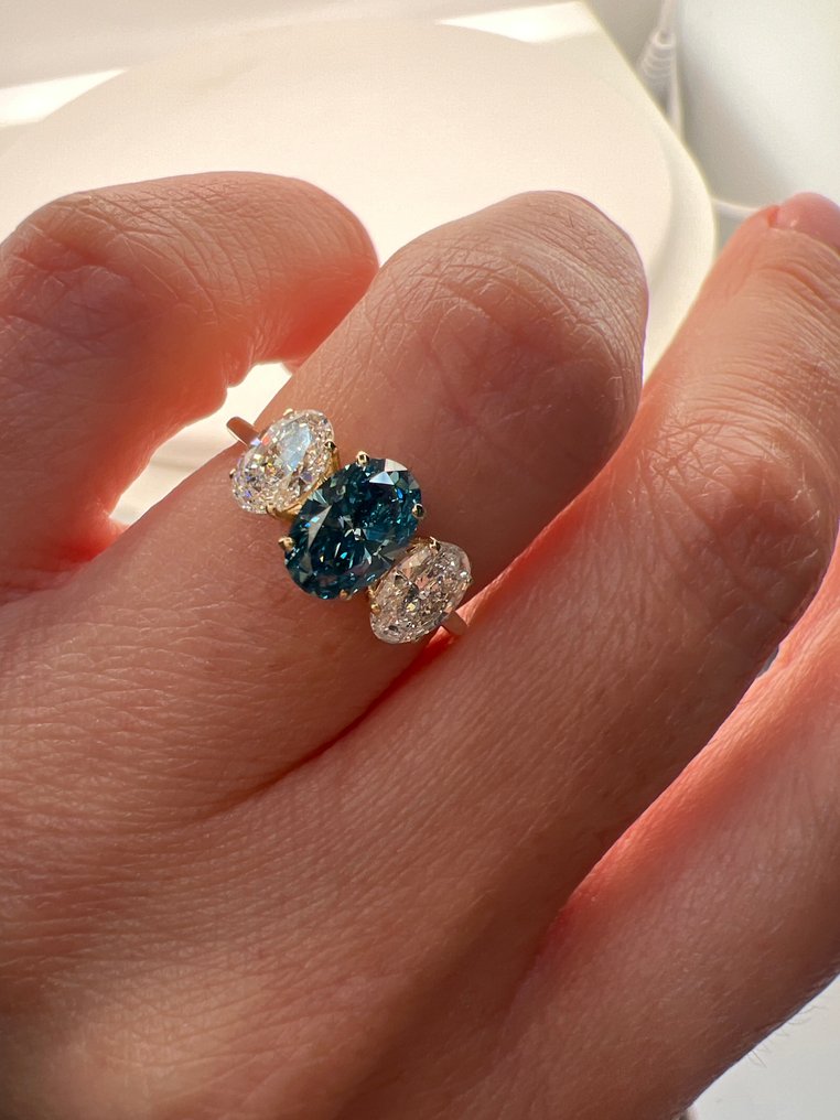 Sans prix de réserve - Bague - 14 carats Or jaune -  2.10ct. tw. Bleu Diamant (Diamant de laboratoire de couleur fantaisie) - Diamant #4.3