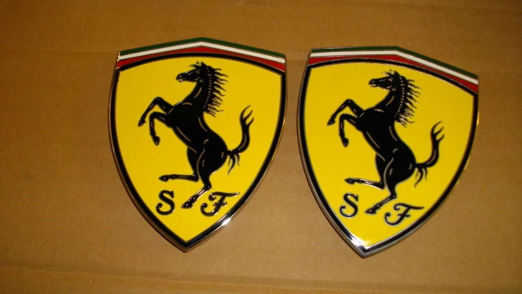 Autoteil - Ferrari - n.2 SCUDETTI FERRARI ORIGINALI SHIELDS parafango - Nach dem Jahr 2000 #1.0