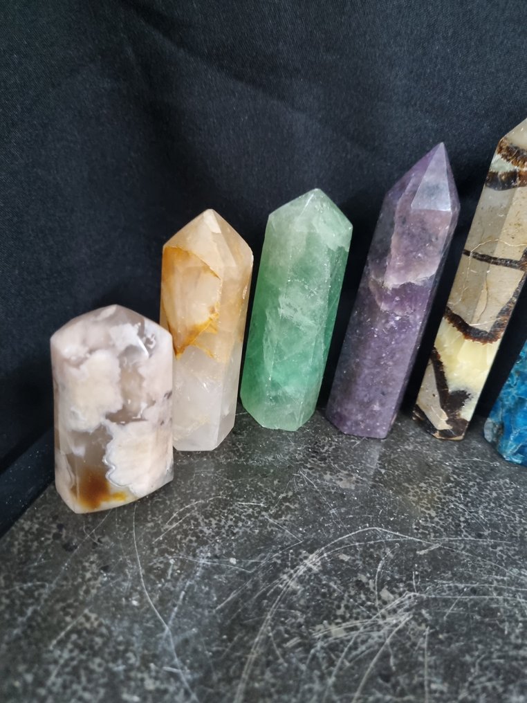 10 crystal points, made from different minerals, 12 to 5.7 cm in size. Crystal point- 1004 g - (10) #1.0