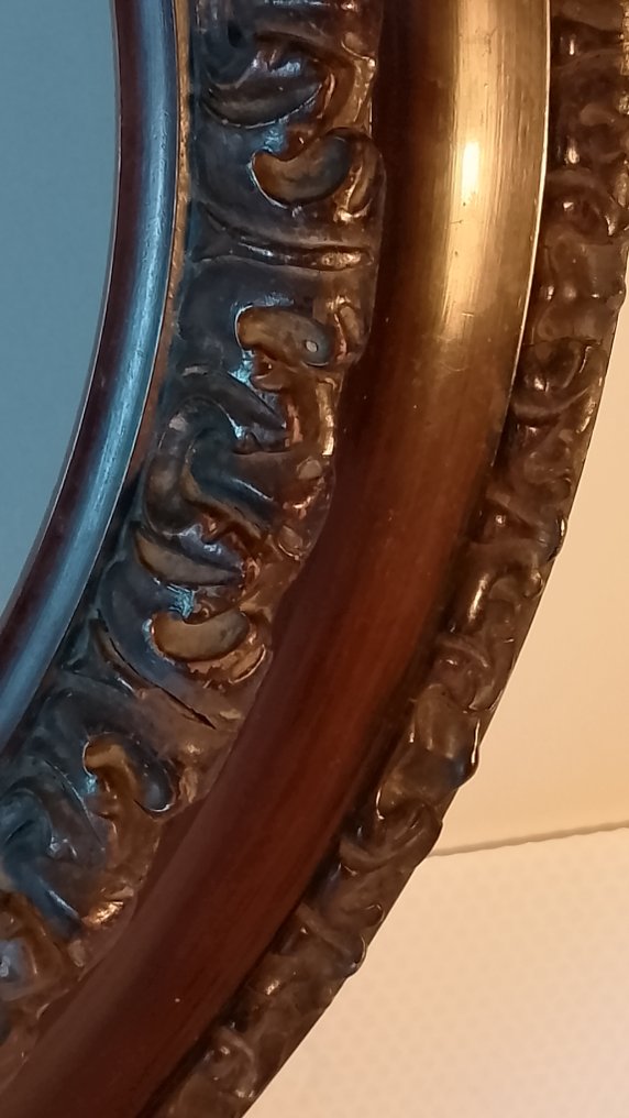 Frame  - Wood - Antique worked oval #1.0