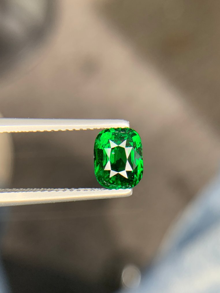 χωρίς τιμή ασφαλείας - 1 pcs  Πράσινο Τσαβορίτης  - 2.08 ct - Διεθνής Ένωση Έγχρωμων Πολύτιμων Λίθων (ICA GemLab) #1.0