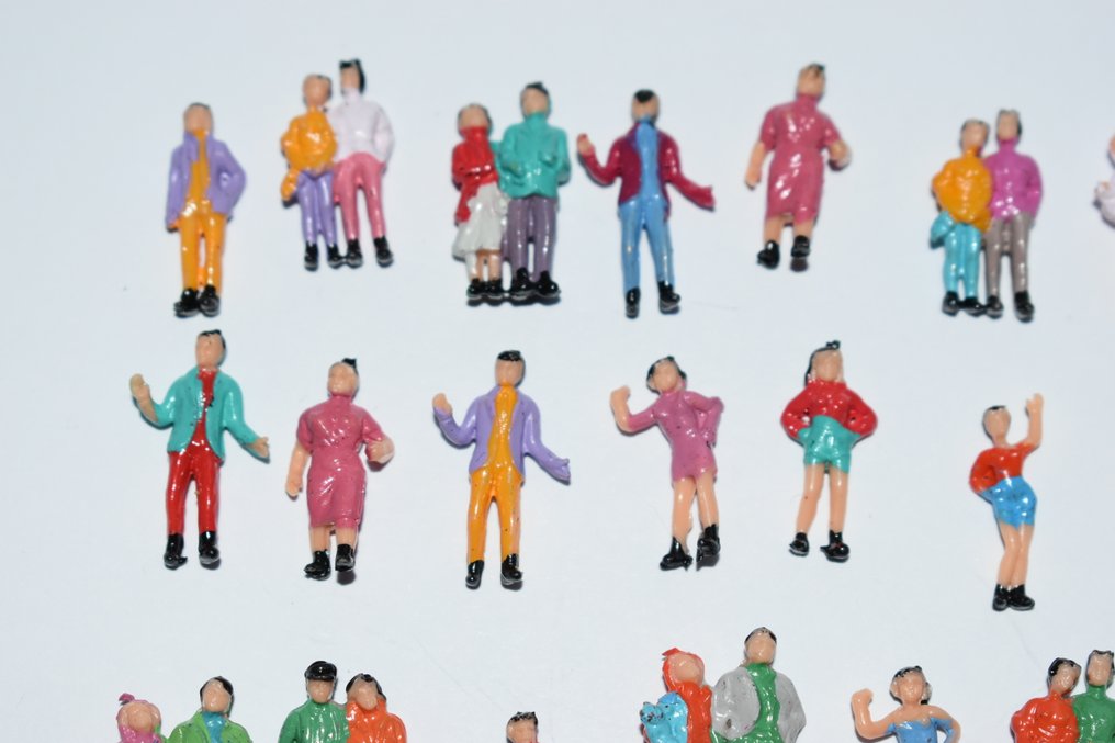 diverse H0 - Modelltog-landskap (100) - Håndmalte kunststoffpersonfigurer for modelljernbane, ulike positurer, malt i #1.0