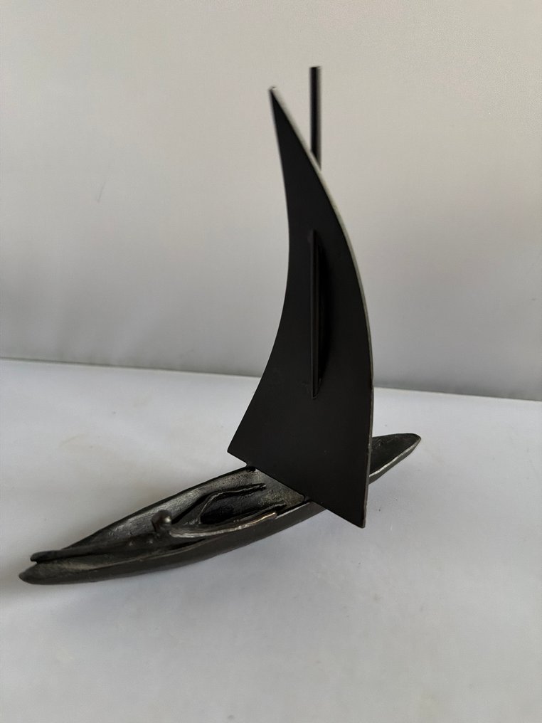 Corry Ammerlaan - 玩具人偶 - Zeilboot met figuur - Verbronsd #4.3