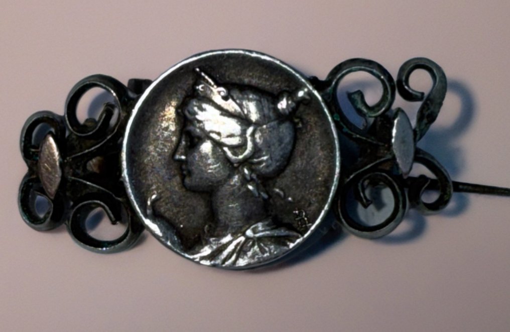 Senza prezzo di riserva - Spilla Argento, Spilla art Deco’ in argento massiccio ed inserti in oro firmata da decifrare - fine 800’. #3.2