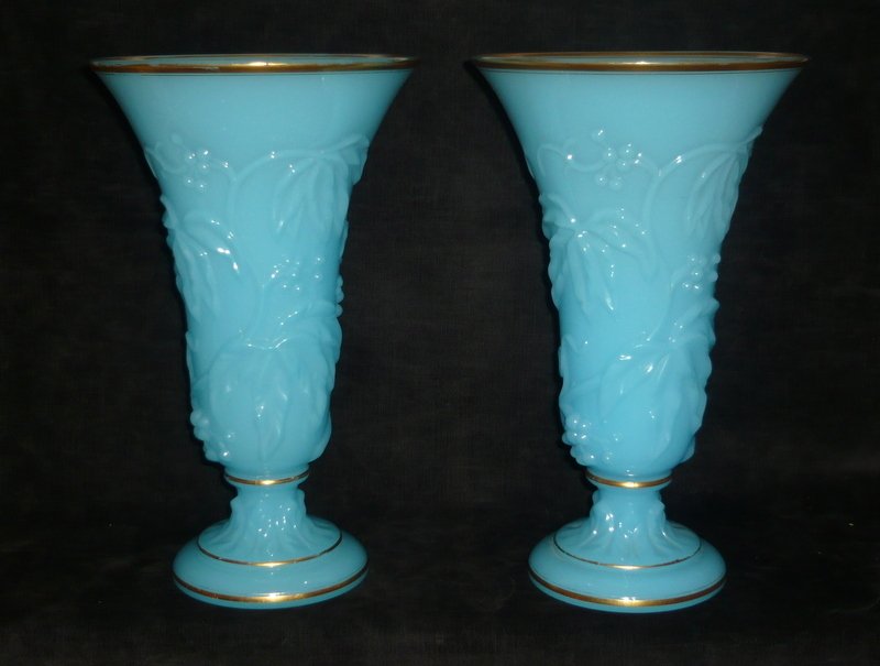 Baccarat - Βάζο (2) -  Βάζο με καλούπι με γιρλάντα από αμπέλι  - Κρύσταλλο - opaline #1.0