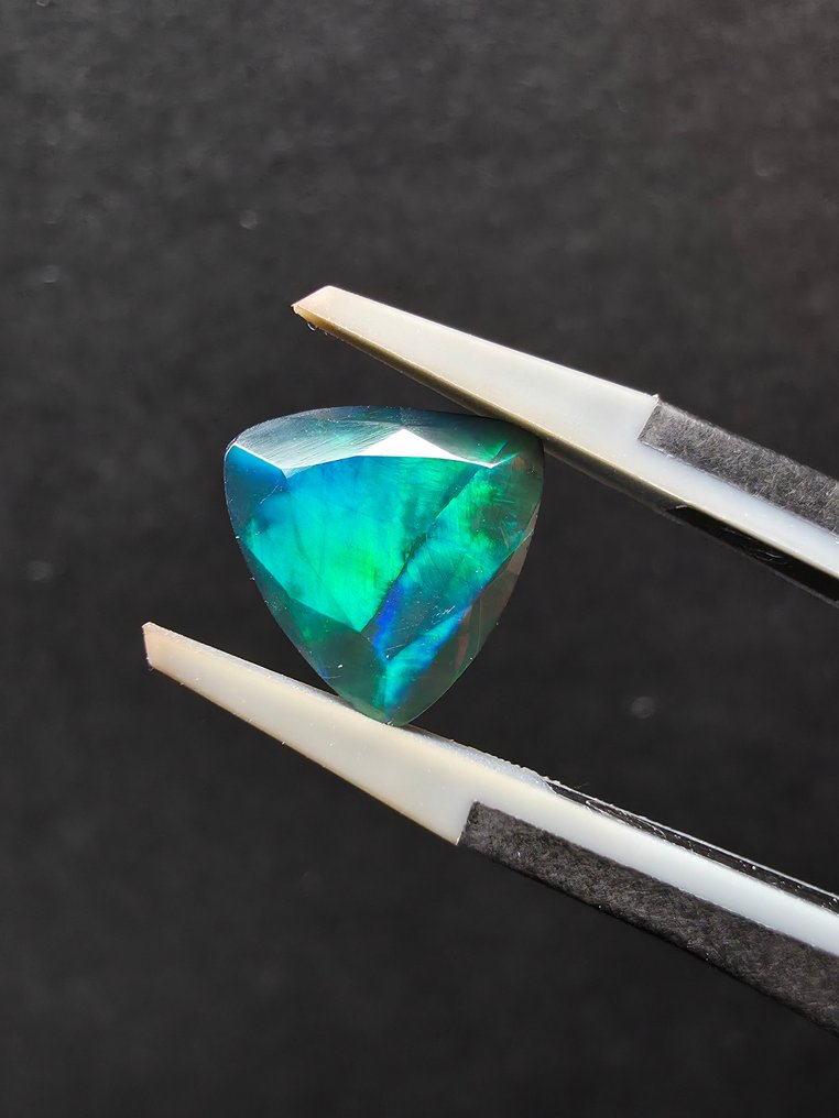 1,57 ct Opal Negru fațetat - Înălțime: 10 mm - Lățime: 9.6 mm- 0.31 g #2.1